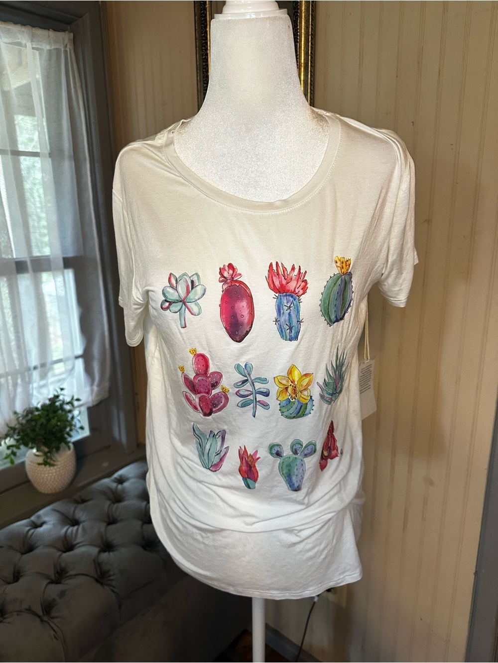 NWT Grace Lace Watercolor Cactus Succulent Graphic Tee White Short Sleeve Small